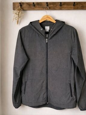 VUORI DARK GREY ZIPPERED HOODED WIND JACKET SZ MEDIUM